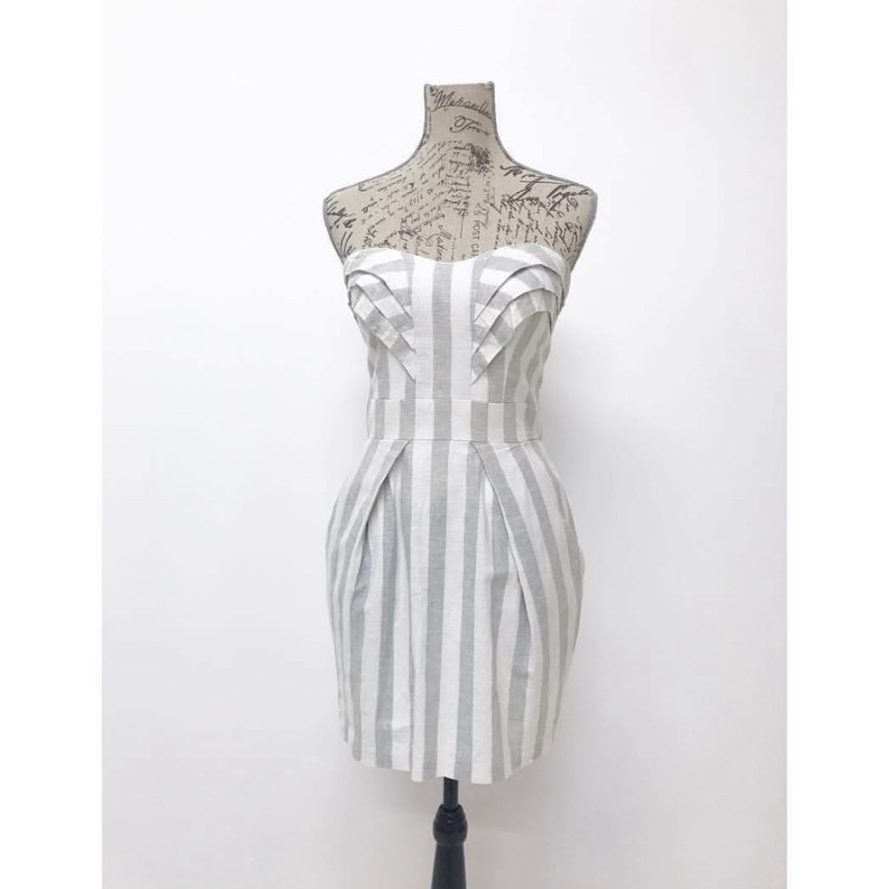 BCBG beige and white dress // grey